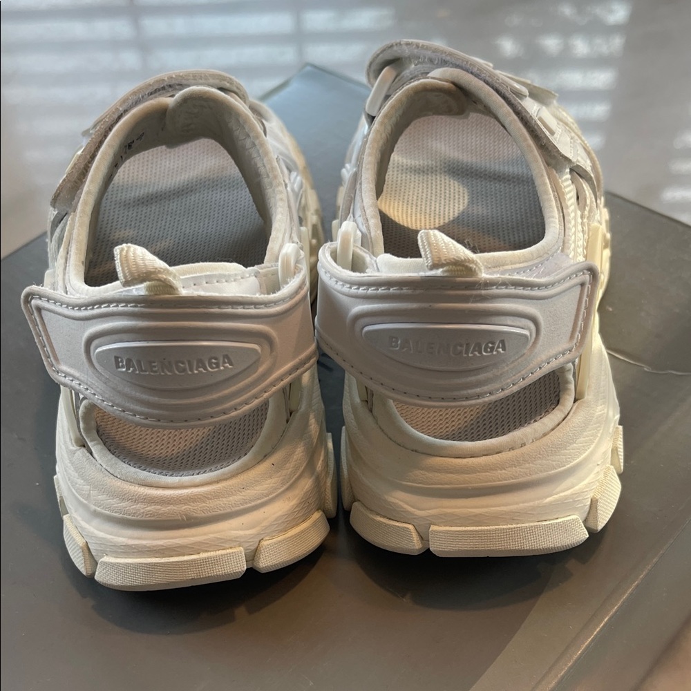 Balenciaga Kids Cream Sandals - Picture 5 of 7
